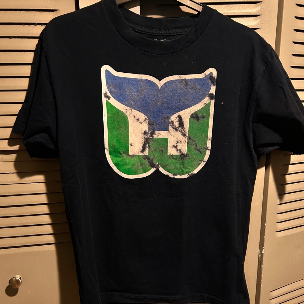 Hartford Whalers T-shirt, men’s medium distressed